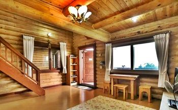 Jeju Jungmun Log Pension & Resort 2*