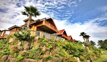 Jeju Jungmun Log Pension & Resort 2*