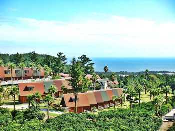Jeju Jungmun Log Pension & Resort 2*