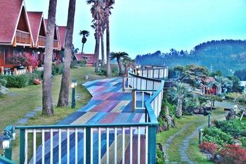 Jeju Jungmun Log Pension & Resort 2*