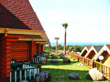 Jeju Jungmun Log Pension & Resort 2*