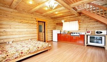 Jeju Jungmun Log Pension & Resort 2*
