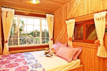 Jeju Jungmun Log Pension & Resort 2*