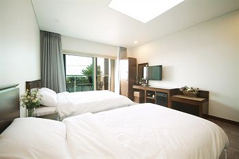 Sea View 3*