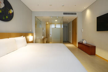 Grand Mercure Ambassador Changwon 5*