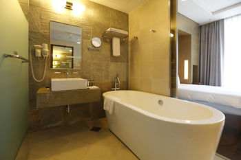 Grand Mercure Ambassador Changwon 5*