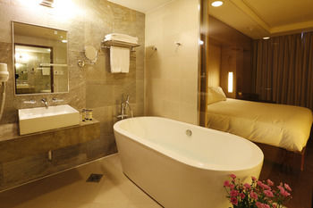 Grand Mercure Ambassador Changwon 5*
