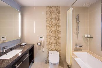 Isquare Hotel 4*