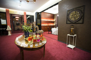 Isquare Hotel 4*