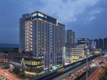 Isquare Hotel 4*