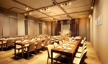 Isquare Hotel 4*