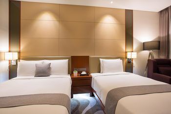 Isquare Hotel 4*
