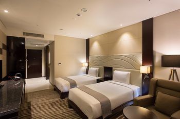 Isquare Hotel 4*