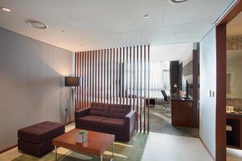 Isquare Hotel 4*