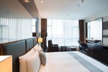 Isquare Hotel 4*