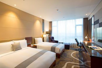 Isquare Hotel 4*
