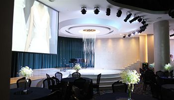 Isquare Hotel 4*