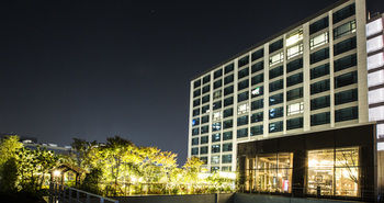 Isquare Hotel 4*
