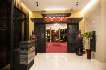 Isquare Hotel 4*