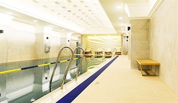 Isquare Hotel 4*