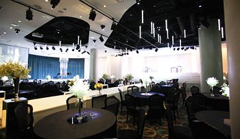 Isquare Hotel 4*