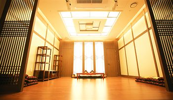 Isquare Hotel 4*