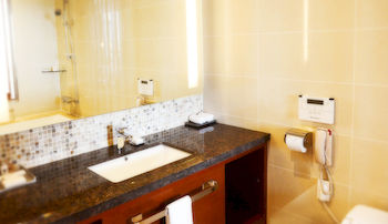 Isquare Hotel 4*
