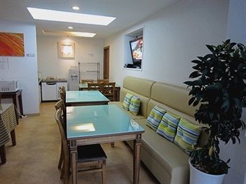 Appletree Hotel 3*