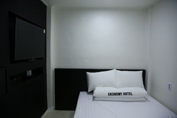 Ekonomy Hotel Gumi 3*