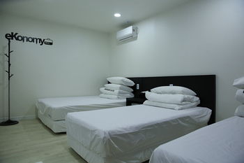 Ekonomy Hotel Gumi 3*