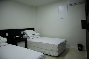 Ekonomy Hotel Gumi 3*
