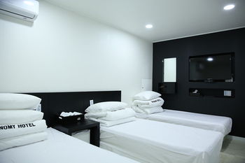 Ekonomy Hotel Gumi 3*