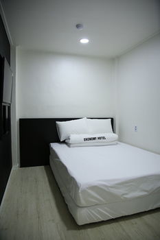 Ekonomy Hotel Gumi 3*