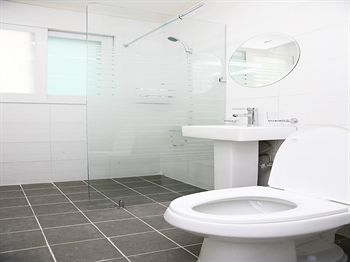 Ekonomy Hotel Gumi 3*