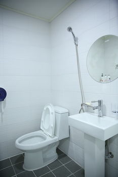 Ekonomy Hotel Gumi 3*