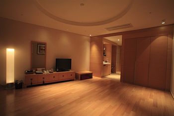 Sol Beach Yangyang 4*
