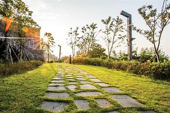 Hidden Bay Hotel 4*