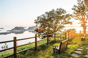 Hidden Bay Hotel 4*