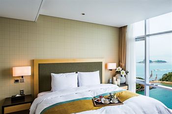 Hidden Bay Hotel 4*