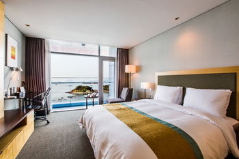 Hidden Bay Hotel 4*
