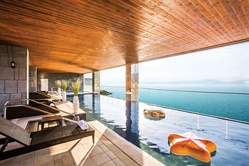 Hidden Bay Hotel 4*