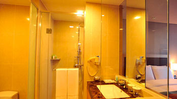 Hidden Bay Hotel 4*