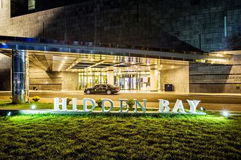 Hidden Bay Hotel 4*