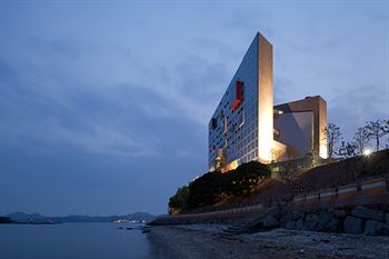 Hidden Bay Hotel 4*