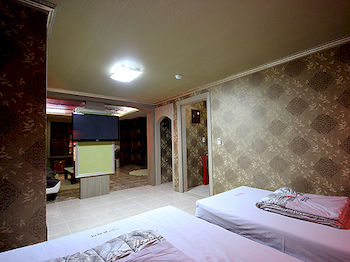 Brown Hotel 2*
