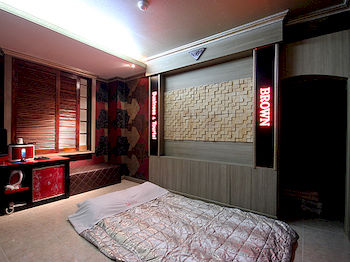Brown Hotel 2*