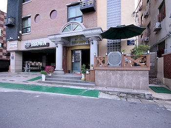 Brown Hotel 2*