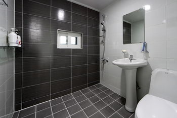 Ekonomy Hotel Incheon 2*