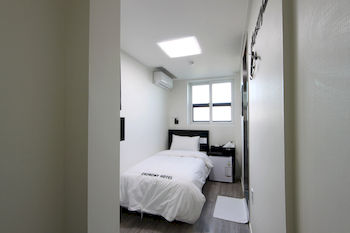 Ekonomy Hotel Incheon 2*