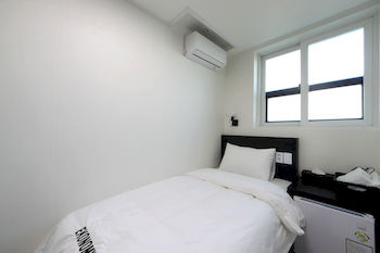 Ekonomy Hotel Incheon 2*